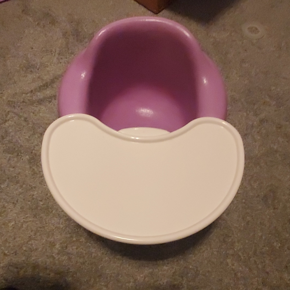 Purple gumbo chair with table